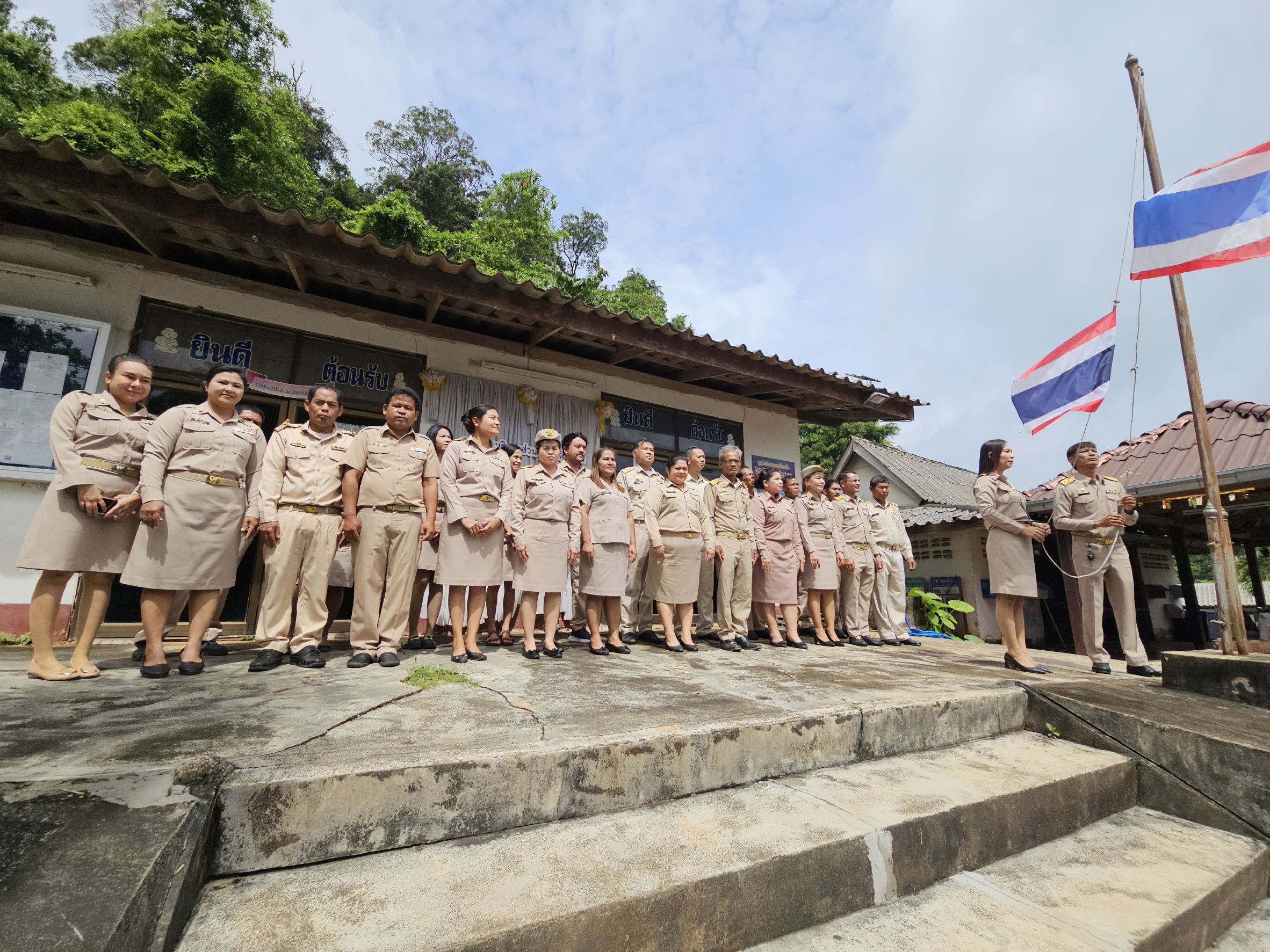 กิจกรรมเคารพธงชาติและร้องเพลงชาติไทย