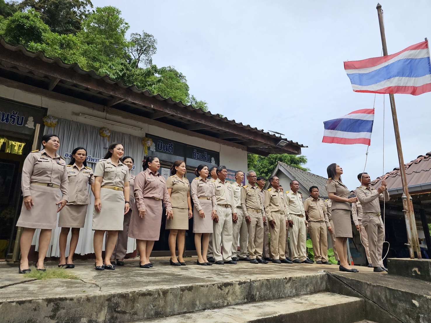 วันที่ 6 ตุลาคม 2568 เคารพธงชาติและร้องเพลงชาติไทย