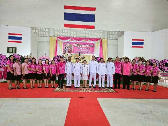 ๒๓ ตุลาคม ๒๕๖๘ คณะผู้บริหาร อบต.ดินแดง นำโดย นายนิวัต ตัดสมัย นายก อบต.ดินแดง, นายวรรณโชค ชุมทอง รองนายกฯ พร้อมด้วยสมาชิกสภาฯ และพนักงานเจ้าหน้าที่

ได้เข้าร่วมพิธีวางพวงมาลา เนื่องในวันปิยมหาราช ประจำปี ๒๕๖๘