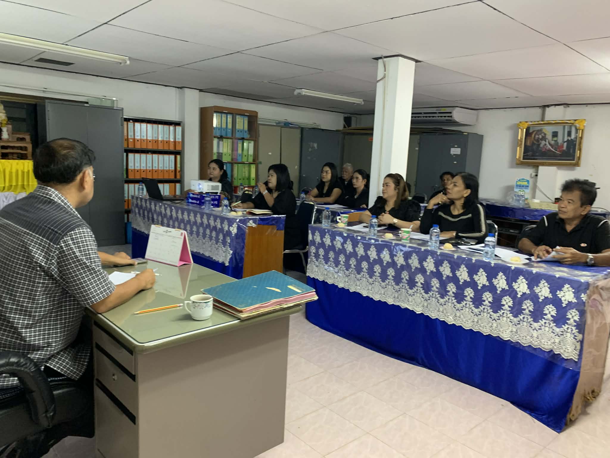 วันที่ 12 ธันวาคม 2568
องค์การบริหารส่วนตำบลดินแดง โดยกองทุนหลักประกันสุขภาพ อบต.ดินแดง จัดประชุมคณะกรรมการกองทุนฯ ครั้งที่ 1/2569 เพื่ออนุมัติแผนการเงิน และแผนสุขภาพชุมชน ประจำปีงบประมาณ 2569 ณ ห้องประชุมองค์การบริหารส่วนตำบลดินแดง